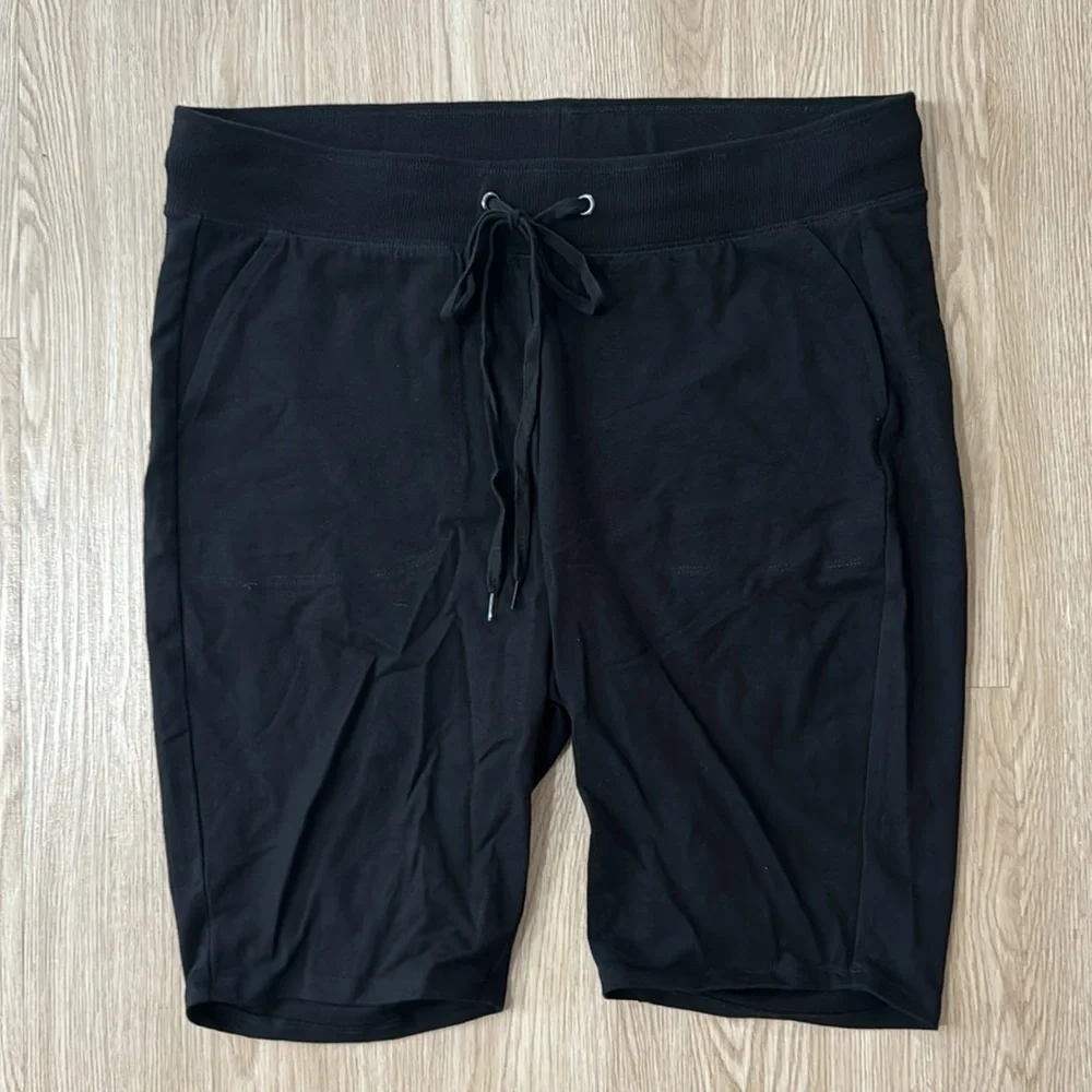 Torrid drawing bike shorts 9 inch inseam nwot